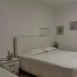 Grand House Selitë e Vogël