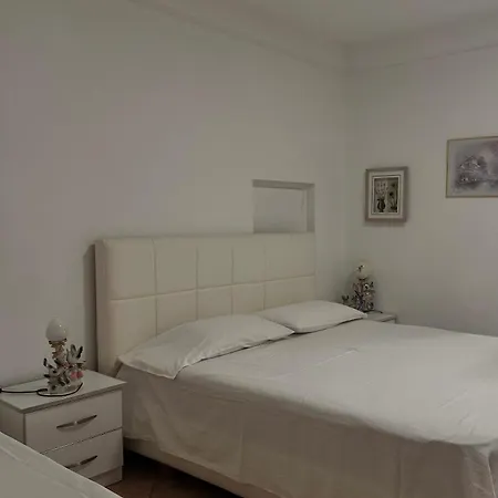 Grand House Selitë e Vogël