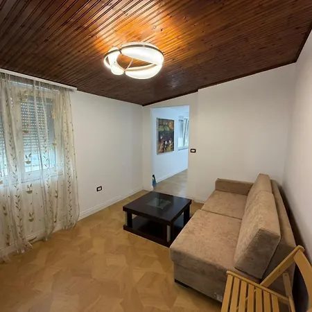 Grand House Selitë e Vogël