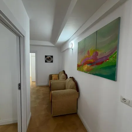 Grand House Selitë e Vogël