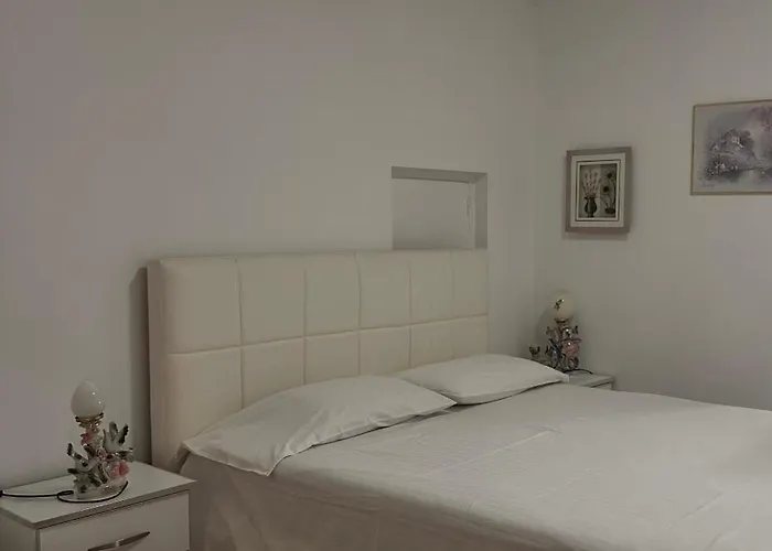 Grand House Selitë e Vogël